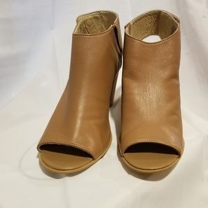 NIB Steve Madden NonStp Peeptoe Heeled Booties